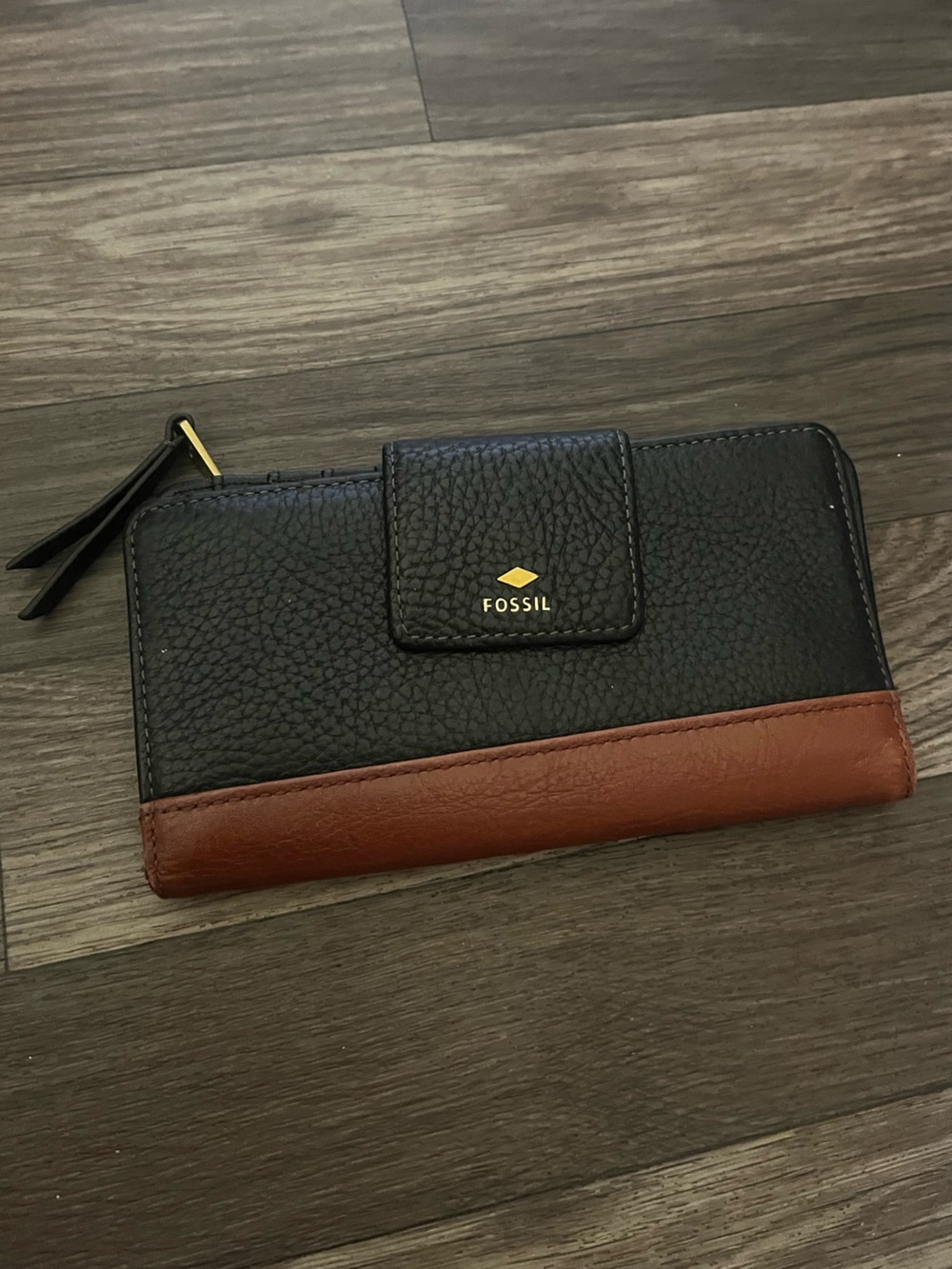Fossil Black and Brown Leather Zip Wallet with Gold Logo